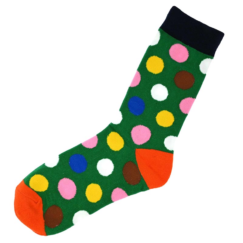 Grüne Socke mit farbigen Punkten